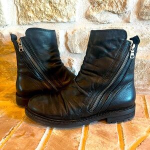 Sofft Lavina Boots In Black Leather zip women's biker heeled booties size 8.
